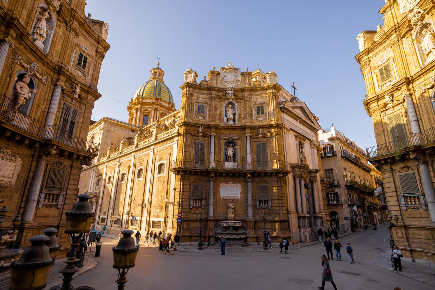 Historisches Zentrum von Palermo mit Markt und Alltagsszene